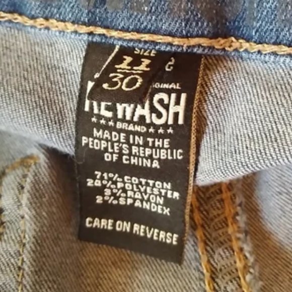 Rewash button fly frayed hem denim shorts 11 - Picture 3 of 3